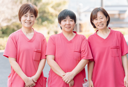 ひかり苑で働く女性スタッフ3人