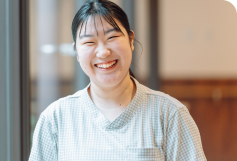 スタッフの働く様子